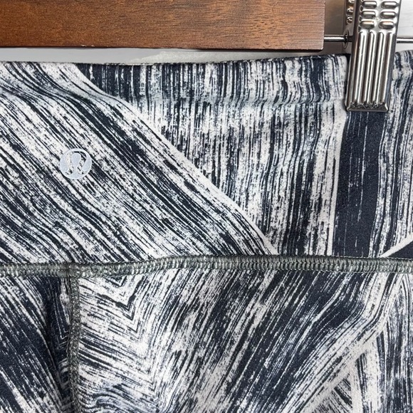 Lululemon Leggings Size 4 Wunder Under Leggings White Black - Picture 6 of 7